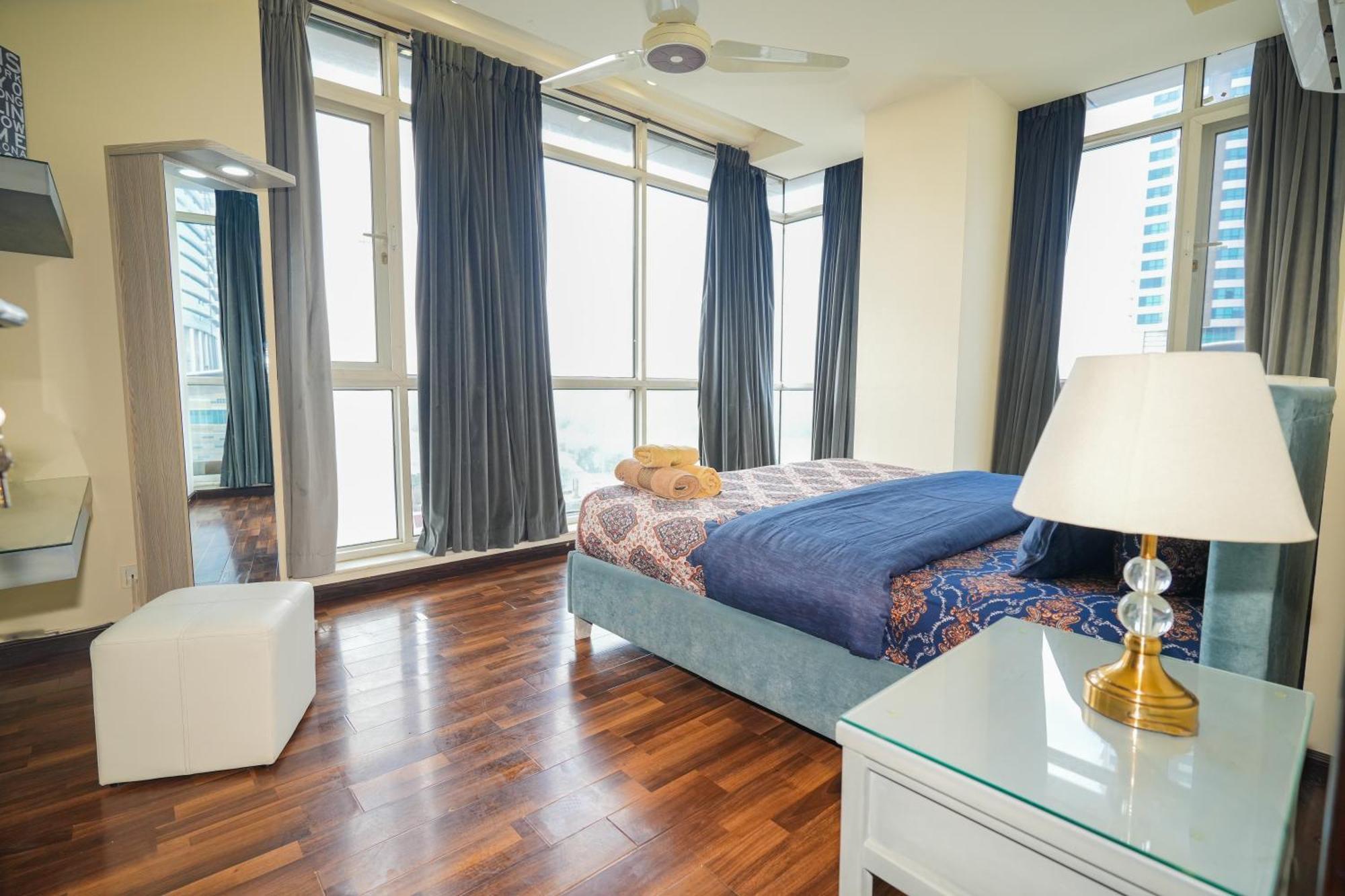 Cozy 2-Bedroom Apartment With King Beds, Balcony & Stunning Views At Elysium 伊斯兰堡 外观 照片